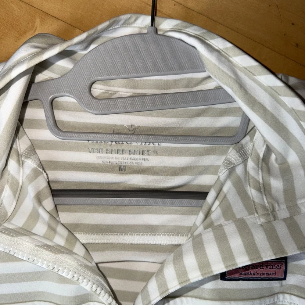 Vineyard Vines The Shep shirt tan/white, M, CB2583 - Picture 3 of 4